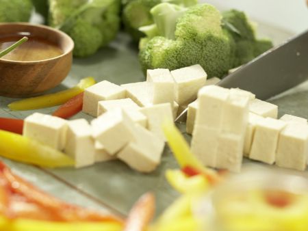 Brokkoli-Tofu-Wok Zubereitung Schritt 3 Brokkoli-Tofu-Wok Zubereitung Schritt 3