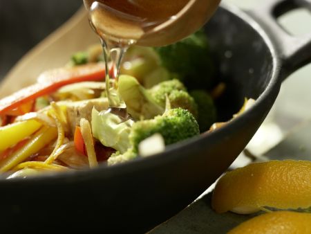 Brokkoli-Tofu-Wok Zubereitung Schritt 9 Brokkoli-Tofu-Wok Zubereitung Schritt 9