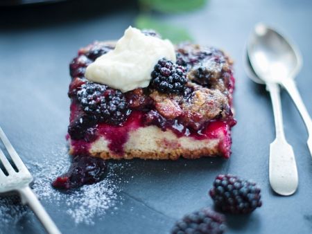 Veganer Brombeer-Nuss-Blechkuchen Veganer Brombeer-Nuss-Blechkuchen