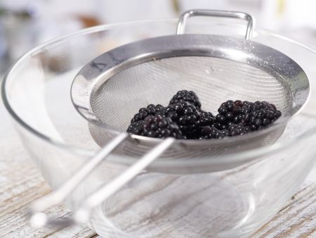 Brombeer-Nektarinen-Salat Zubereitung Schritt 1 Brombeer-Nektarinen-Salat Zubereitung Schritt 1