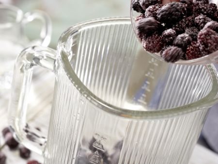 Brombeer-Pfirsich-Cocktail Zubereitung Schritt 2 Brombeer-Pfirsich-Cocktail Zubereitung Schritt 2