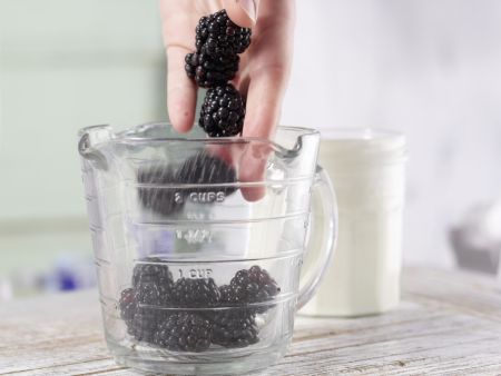 Brombeer-Schichtjoghurt Zubereitung Schritt 1 Brombeer-Schichtjoghurt Zubereitung Schritt 1