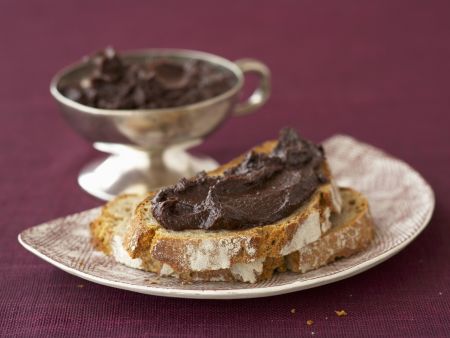 Brot mit Nuss-Nougat-Aufstrich