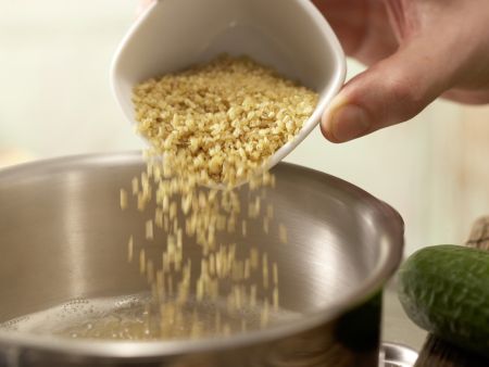 Bulgur-Melonen-Salat Zubereitung Schritt 1 Bulgur-Melonen-Salat Zubereitung Schritt 1