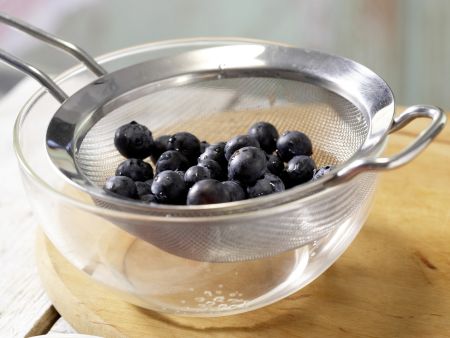 Bunte Beeren-Bowle Zubereitung Schritt 4 Bunte Beeren-Bowle Zubereitung Schritt 4