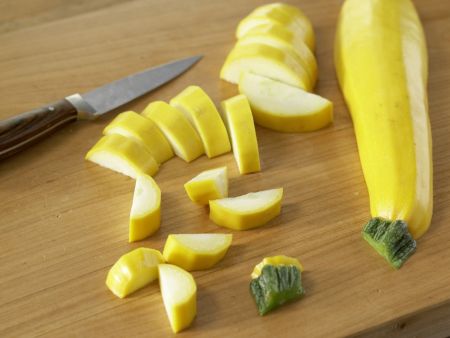 Bunte Bratwurstspieße Zubereitung Schritt 2 Bunte Bratwurstspieße Zubereitung Schritt 2