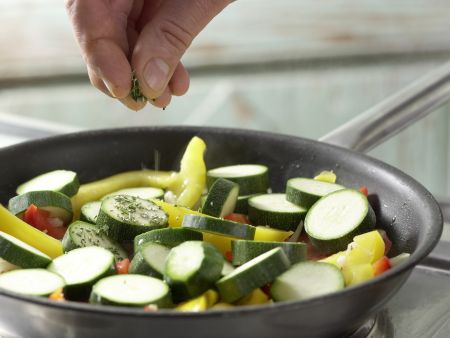 Bunte Gemüsepfanne Zubereitung Schritt 9 Bunte Gemüsepfanne Zubereitung Schritt 9