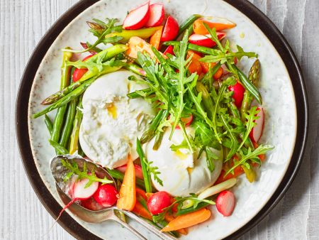 Burrata mit Frühlingsgemüse