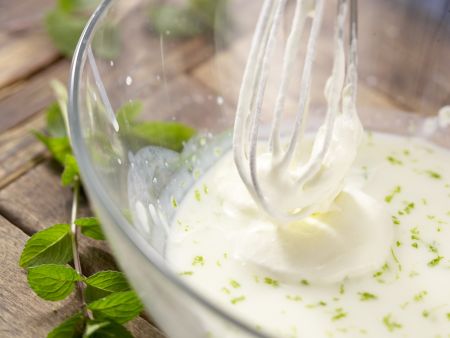 Buttermilch-Limetten-Creme Zubereitung Schritt 6 Buttermilch-Limetten-Creme Zubereitung Schritt 6