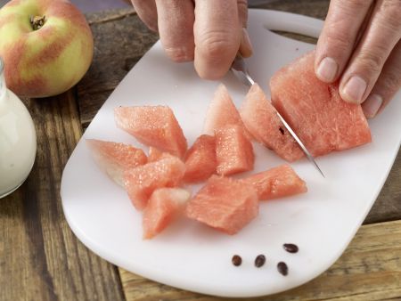 Buttermilch-Smoothie mit Melone Zubereitung Schritt 1 Buttermilch-Smoothie mit Melone Zubereitung Schritt 1