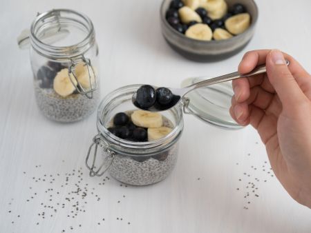 Chiapudding mit Heidelbeeren und Bananen Zubereitung Schritt 3 Chiapudding mit Heidelbeeren und Bananen Zubereitung Schritt 3