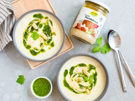 Cremige Spargel-Kartoffel-Suppe mit Mandelmus