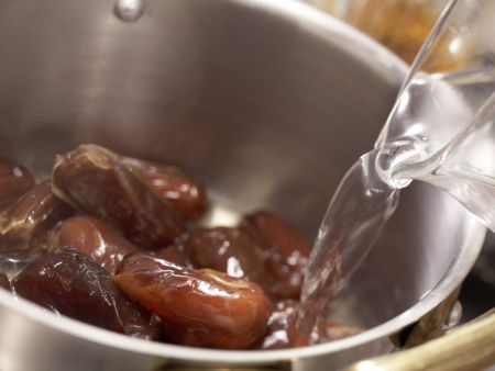 Dattelpudding auf Orangenkompott Zubereitung Schritt 2 Dattelpudding auf Orangenkompott Zubereitung Schritt 2