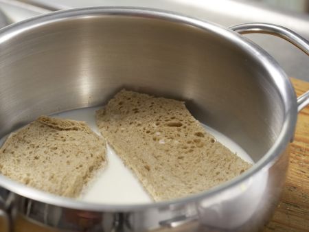Deftiger Gemüseauflauf mit Brot Zubereitung Schritt 7 Deftiger Gemüseauflauf mit Brot Zubereitung Schritt 7