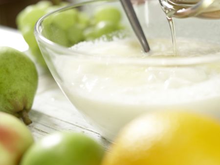 Dickmilch-Mandel-Creme Zubereitung Schritt 2 Dickmilch-Mandel-Creme Zubereitung Schritt 2