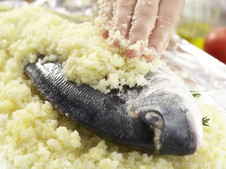 Dorade in der Salzkruste Zubereitung Schritt 5 Dorade in der Salzkruste Zubereitung Schritt 5