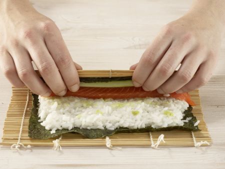 Easy Maki-Rollen Zubereitung Schritt 7 Easy Maki-Rollen Zubereitung Schritt 7