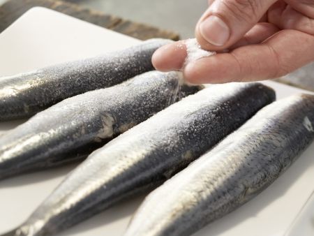 Eingelegte Bratheringe Zubereitung Schritt 1 Eingelegte Bratheringe Zubereitung Schritt 1