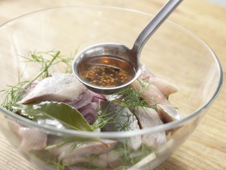 Eingelegter Matjes Zubereitung Schritt 4 Eingelegter Matjes Zubereitung Schritt 4