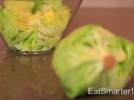 Wie man einen Eisbergsalat einfach zubereitet
