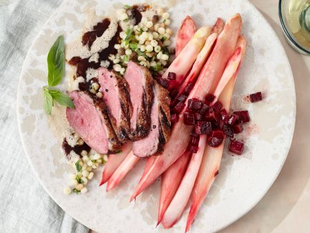 Entenbrust mit Rote-Bete-Spargel-Gemüse und Fregola