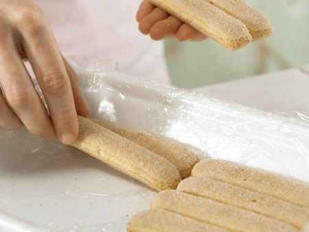 Erdbeer-Frischkäse-Schnitten Zubereitung Schritt 5 Erdbeer-Frischkäse-Schnitten Zubereitung Schritt 5