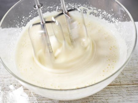 Erdbeer-Joghurt-Torte Zubereitung Schritt 1 Erdbeer-Joghurt-Torte Zubereitung Schritt 1