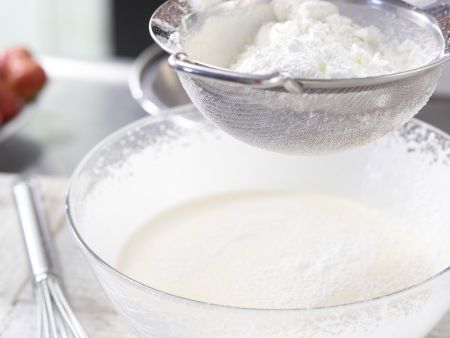 Erdbeer-Joghurt-Torte Zubereitung Schritt 2 Erdbeer-Joghurt-Torte Zubereitung Schritt 2