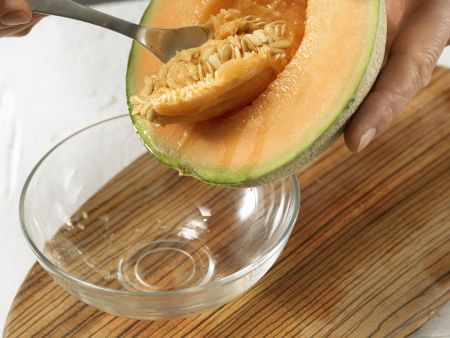 Erdbeer-Melonen-Salat Zubereitung Schritt 3 Erdbeer-Melonen-Salat Zubereitung Schritt 3