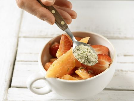 Erdbeer-Melonen-Salat Zubereitung Schritt 8 Erdbeer-Melonen-Salat Zubereitung Schritt 8