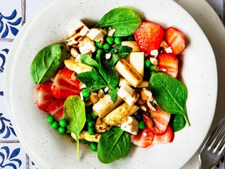 Erdbeer-Spargel-Salat mit Spinat