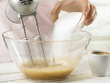 Erdbeer-Tiramisu-Rolle Zubereitung Schritt 3 Erdbeer-Tiramisu-Rolle Zubereitung Schritt 3
