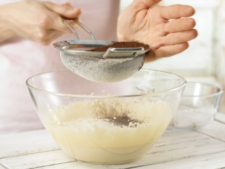 Erdbeer-Tiramisu-Rolle Zubereitung Schritt 4 Erdbeer-Tiramisu-Rolle Zubereitung Schritt 4