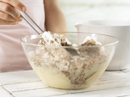 Erdbeer-Tiramisu-Rolle Zubereitung Schritt 5 Erdbeer-Tiramisu-Rolle Zubereitung Schritt 5