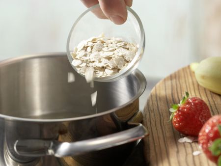 Erdbeerbrei mit Schmelzflocken Zubereitung Schritt 1 Erdbeerbrei mit Schmelzflocken Zubereitung Schritt 1