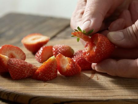 Erdbeerbrei mit Schmelzflocken Zubereitung Schritt 3 Erdbeerbrei mit Schmelzflocken Zubereitung Schritt 3