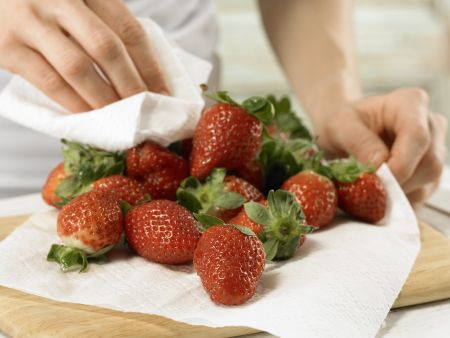 Erdbeerkaltschale Zubereitung Schritt 1 Erdbeerkaltschale Zubereitung Schritt 1