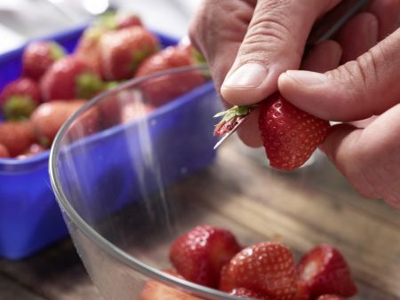 Erdbeerparfait Zubereitung Schritt 1 Erdbeerparfait Zubereitung Schritt 1
