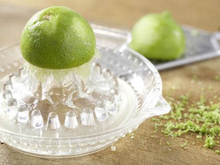 Erdbeertorte mit Limettenguss Zubereitung Schritt 7 Erdbeertorte mit Limettenguss Zubereitung Schritt 7