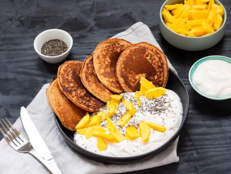 Exotisch-vegane Pancakes mit Mango