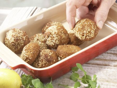 Falafel mit Sesam-Joghurt-Dip Zubereitung Schritt 1 Falafel mit Sesam-Joghurt-Dip Zubereitung Schritt 1