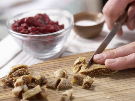 Feigen-Cranberry-Riegel Zubereitung Schritt 2 Feigen-Cranberry-Riegel Zubereitung Schritt 2
