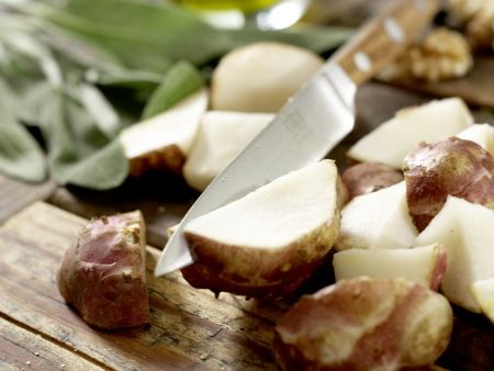 Feine Topinambursuppe Zubereitung Schritt 1 Feine Topinambursuppe Zubereitung Schritt 1