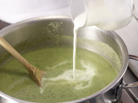 Feine Zucchinicremesuppe Zubereitung Schritt 11 Feine Zucchinicremesuppe Zubereitung Schritt 11