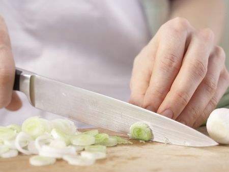 Feine Zucchinicremesuppe Zubereitung Schritt 3 Feine Zucchinicremesuppe Zubereitung Schritt 3