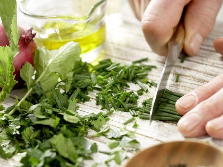 Feldsalat nach bayrischer Art Zubereitung Schritt 3 Feldsalat nach bayrischer Art Zubereitung Schritt 3