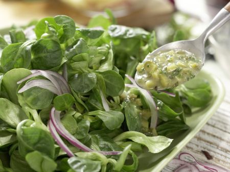Feldsalat mit Emmentaler Zubereitung Schritt 10 Feldsalat mit Emmentaler Zubereitung Schritt 10