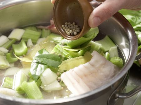 Fischfond Zubereitung Schritt 4 Fischfond Zubereitung Schritt 4