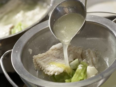 Fischfond Zubereitung Schritt 7 Fischfond Zubereitung Schritt 7