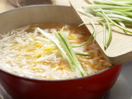 Flädlesuppe Zubereitung Schritt 4 Flädlesuppe Zubereitung Schritt 4